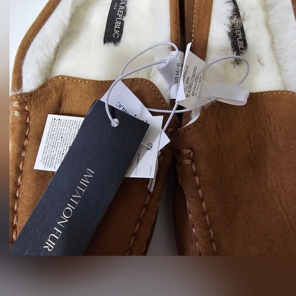 NWT.  Banana Republic suede house slippers - Picture 2 of 4